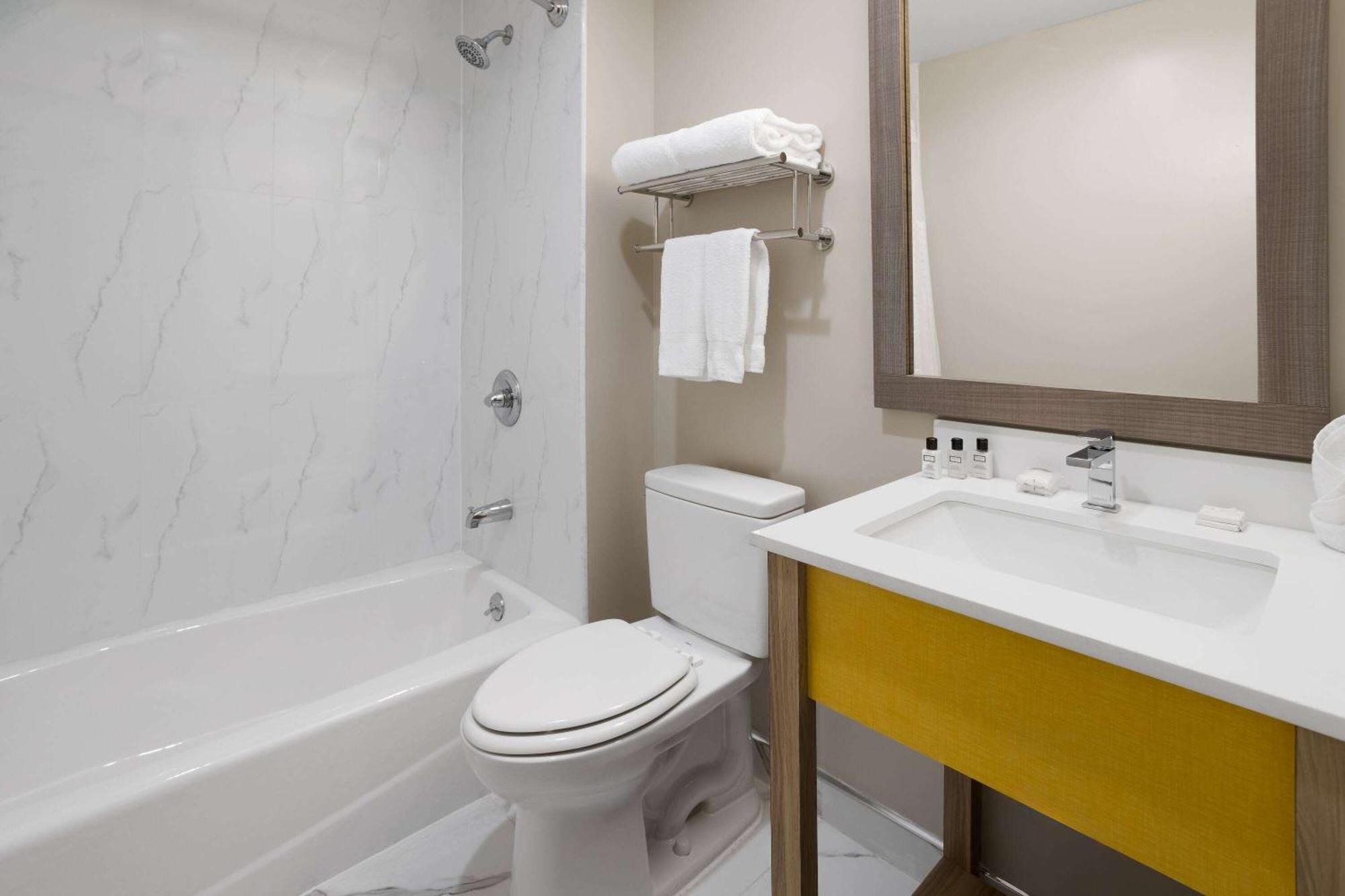 Days Inn By Wyndham Staten Island ニューヨーク エクステリア 写真